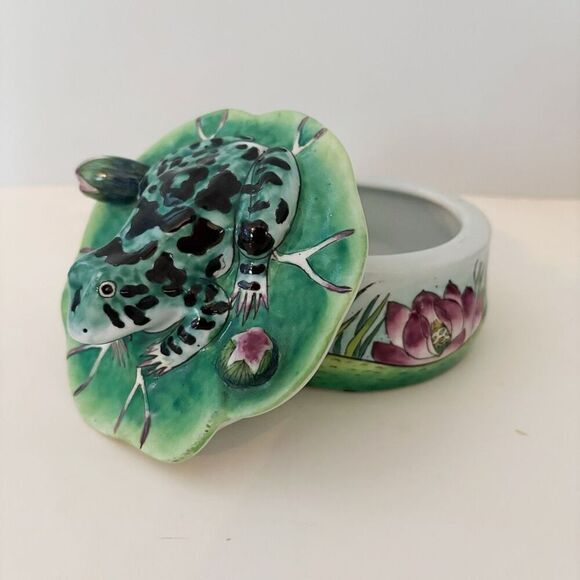 VTG Frog Lily Pad Trinket Box Ceramic Lotus Flower - Picture 1 of 10